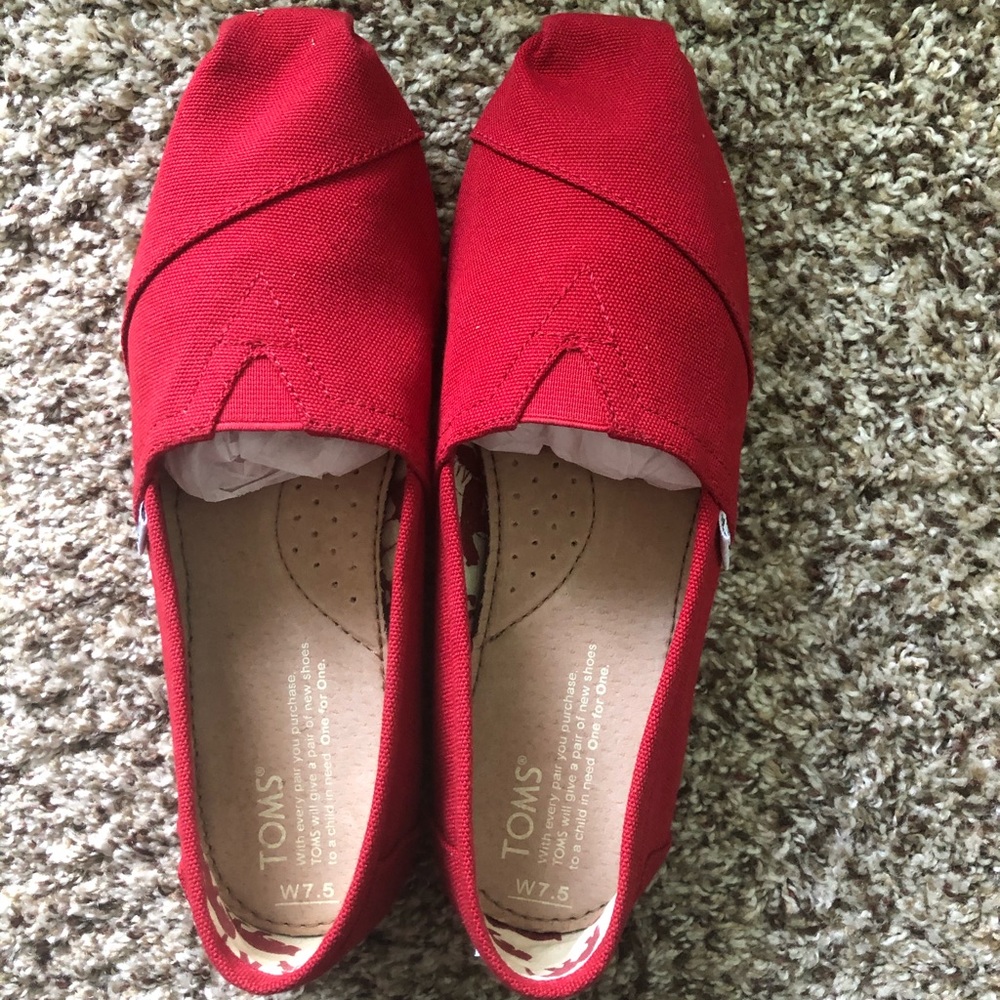 NWT red alpagarta toms